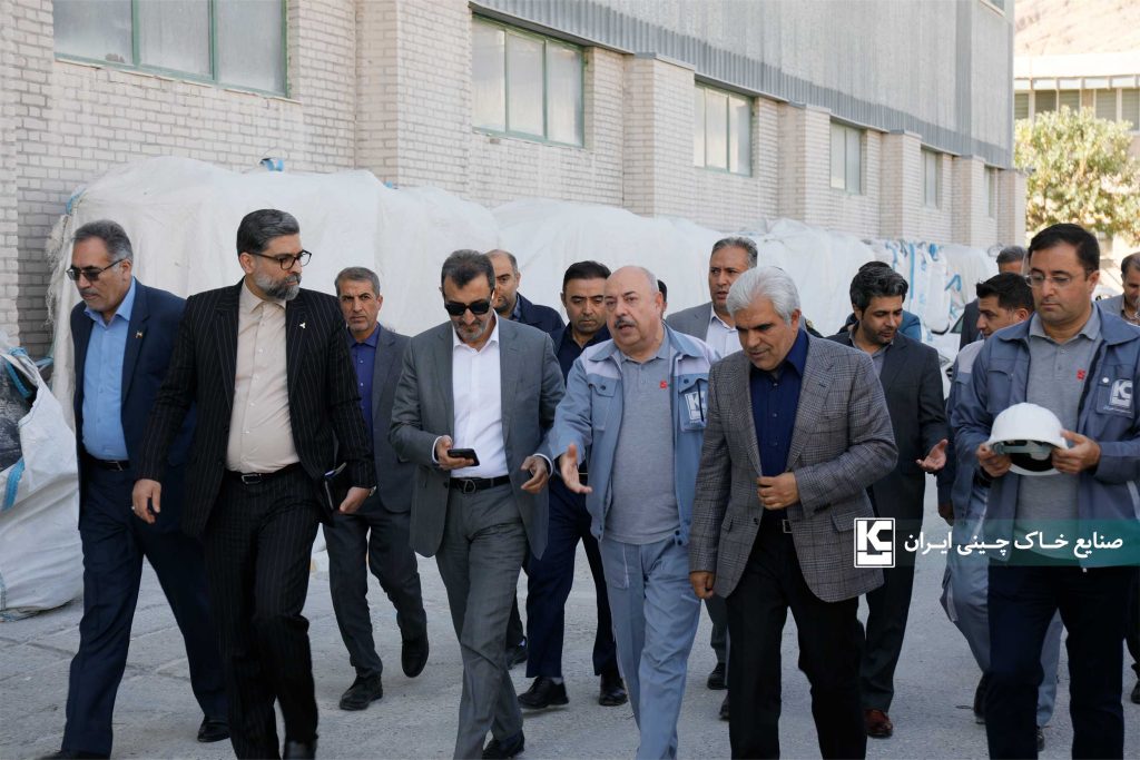 بازدید اعضای کمیسیون صنعت و معدن مجلس و معاونین وزیر صمت از کارخانه خاک چینی بازدید اعضای کمیسیون صنعت و معدن مجلس و معاونین وزیر صمت از کارخانه خاک چینی